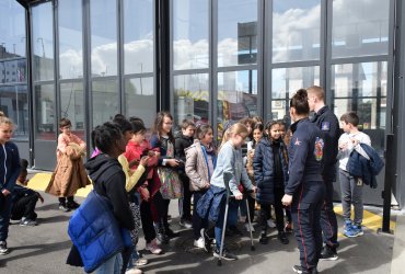 VISITE PAR LES ENFANTS DES ÉCOLES DE LA CASERNE DES POMPIERS